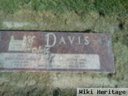 Lester Earl "les" Davis