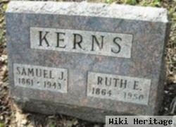 Ruth E Kerns