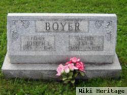 Eva R Boyer