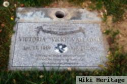 Victoria "vicki" Valladao