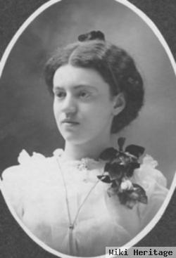 Estella Jannette "essie" Vine Hessenius