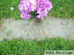 Ralph W Boyers