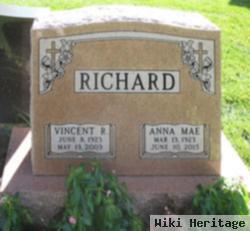 Vincent R Richard