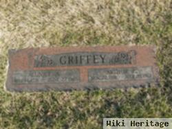 Arthur R Griffey