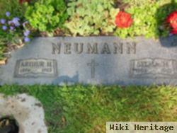 Selma H Neumann