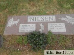 Robert J Nilsen