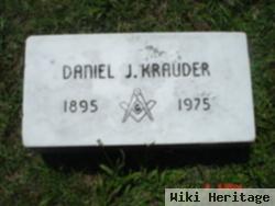 Daniel J Krauder