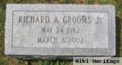 Richard R Grooms, Jr