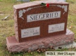 Ruth E Cligan Siegfried