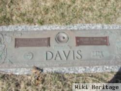 Mary L Davis