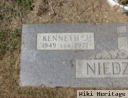 Kenneth J Niedzielski