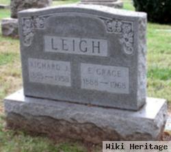 Richard J Leigh