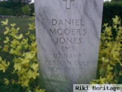 Daniel Mooers Jones, Em3