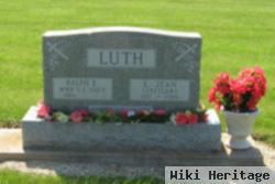 Ralph E Luth