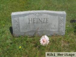 Marie F Heinze