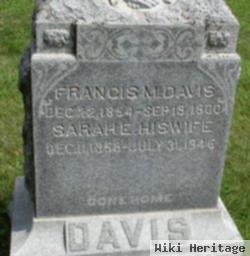 Sarah E Davis