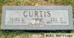 Lee T Curtis