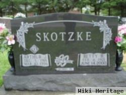 Betty Mallett Skotzke