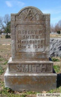 Robert D Smith