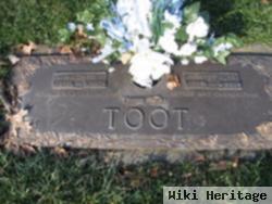 Robert L Toot, Sr