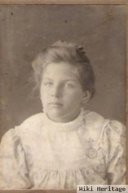 Elizabeth Pearl "pearl" Pincombe Moore