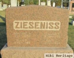 Ella R Zieseniss