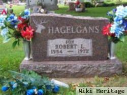 Robert L Hagelgans