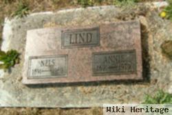 Annie Lind