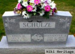 Linus H Schulze