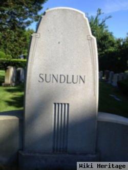 Morris Sundlun