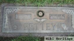 Carlyle W Pettey, Jr