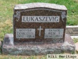 Benon J "ben" Lukaszevig