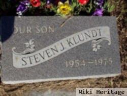 Steven J Klundt