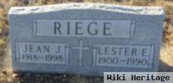 Lester E Riege