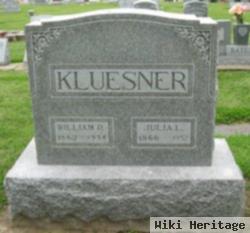 William R Kluesner