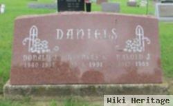 Dolores R Vanderah Daniels