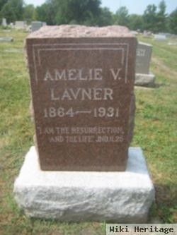 Amelie V Lavner