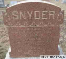 Willie M Snyder