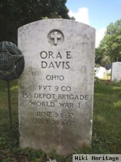 Ora E Davis