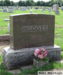 Pearl R Piggott