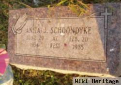 Anita J Schoondyke