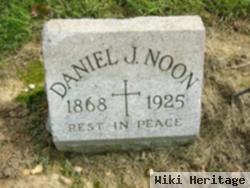 Daniel J Noon