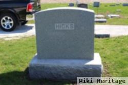 Lois M Hicks