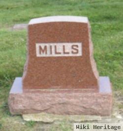 Nellie Mills