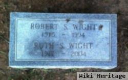 Robert S Wight