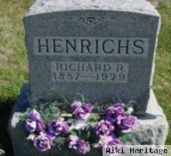 Richard R Henrichs