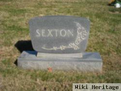 Lee R Sexton