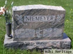 Elmo Hf Niemeyer