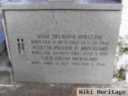 Anne Devienne Douguine