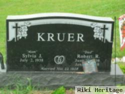 Robert R Kruer